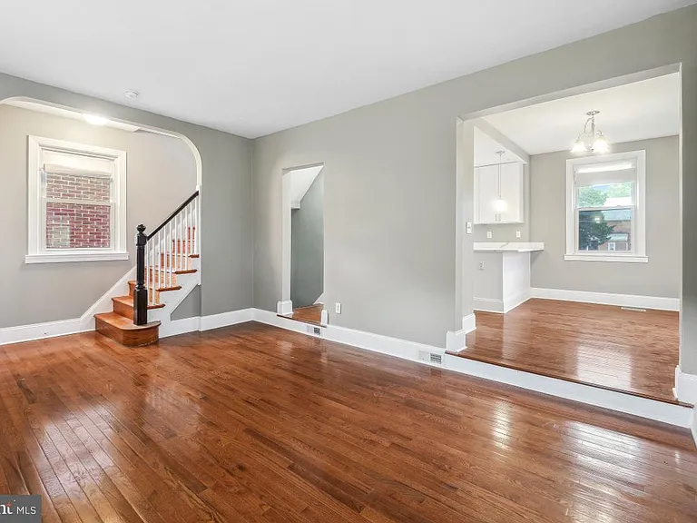2615 Otis St NE — Photo 7