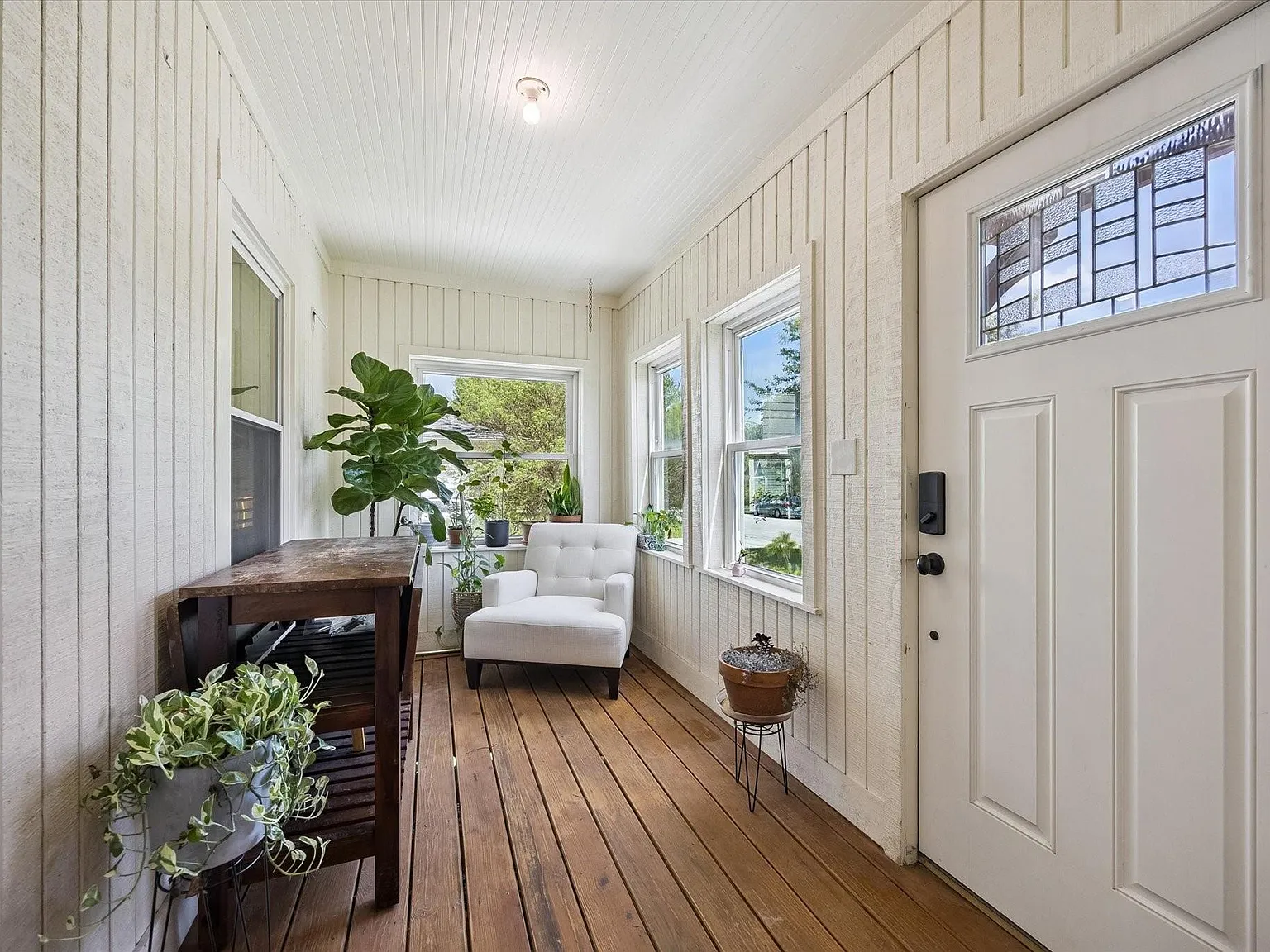 2 bed, 1.0 bath, 1188 sqft, $2,050 — Photo 2