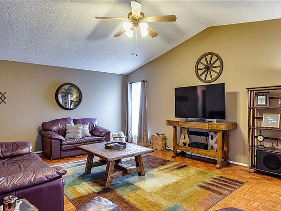 3rd image of 4212 Ravenhill Ln