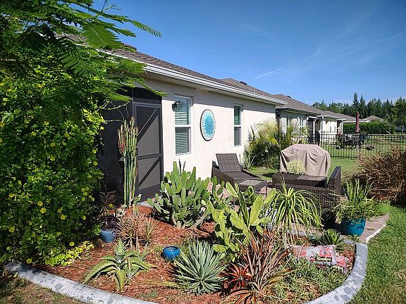2nd image of 3301 Acapulco Cir