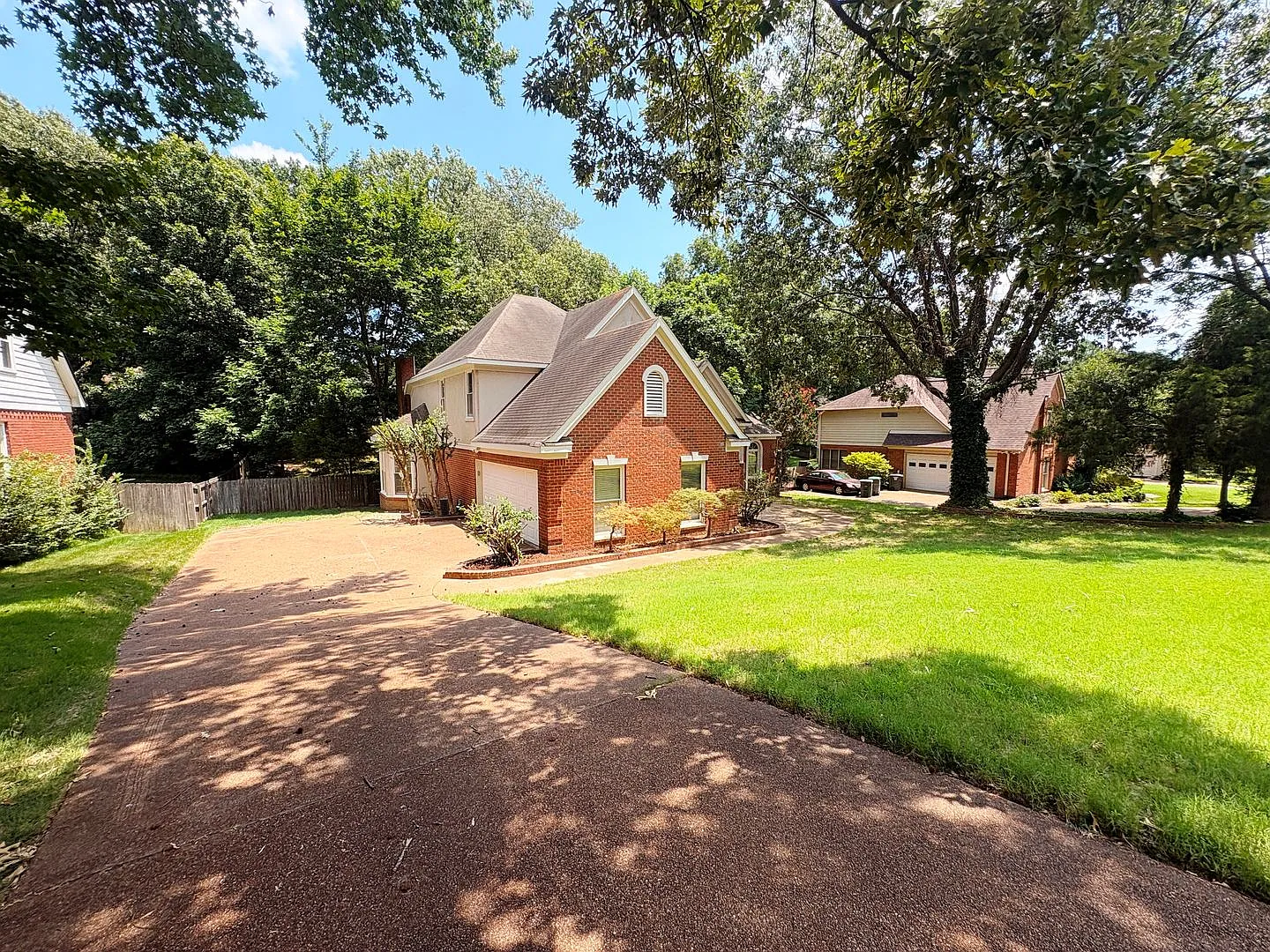 One Of Kind Home In Woodchase Subdivision! Over 3400 Sq Ft! Must have owner's approval on pets, f... — Photo 3