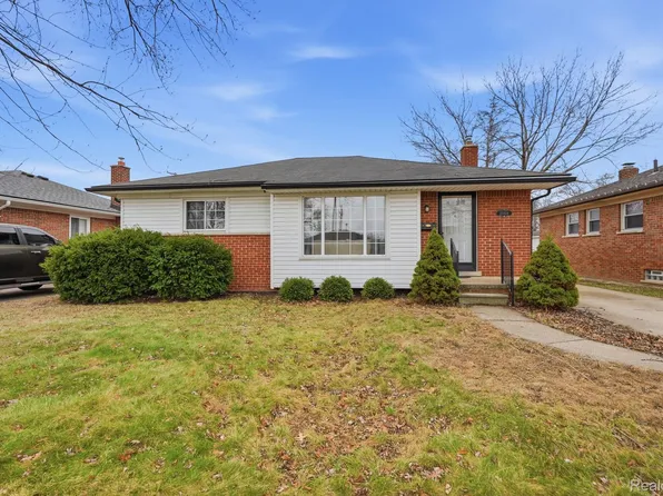 20816 Yale St, Saint Clair Shores, MI 48081