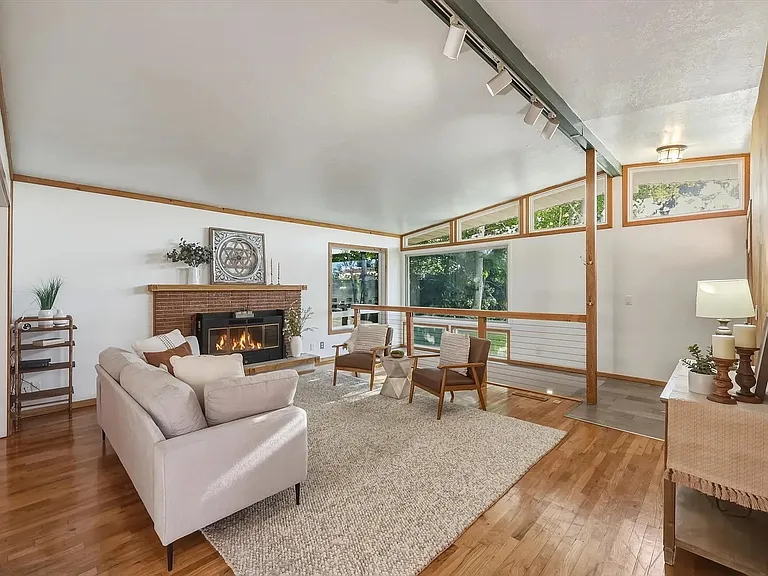 502 N Main St — Photo 12