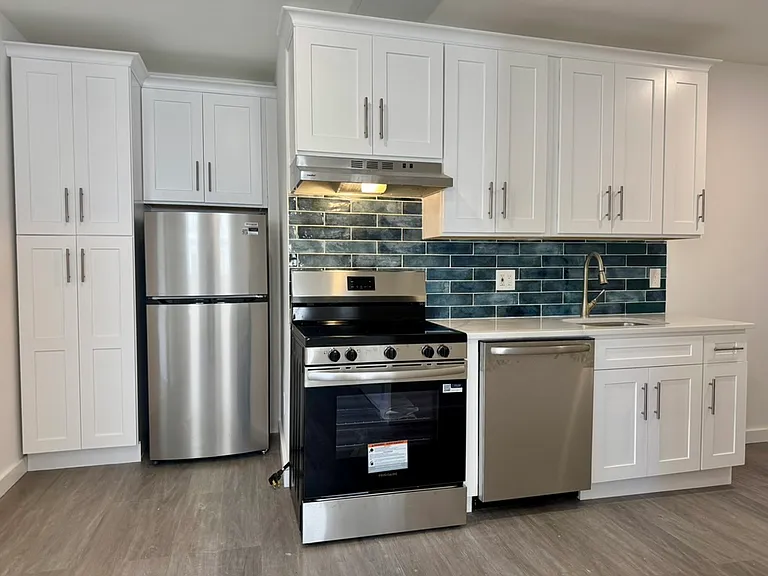 61 Graham Ave #2-1 — Photo 1