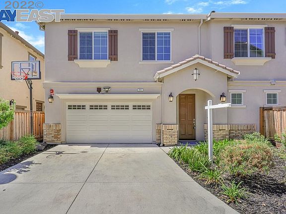 2nd image of 71 Belle Harbor Cir