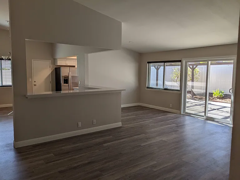 1146 Hudson Ct — Photo 19
