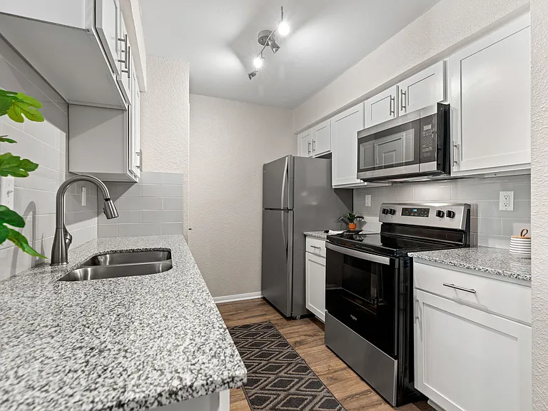 1520 Enclave Pkwy — Photo 10