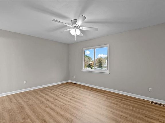 5th image of 811 S Grosvenor Ct