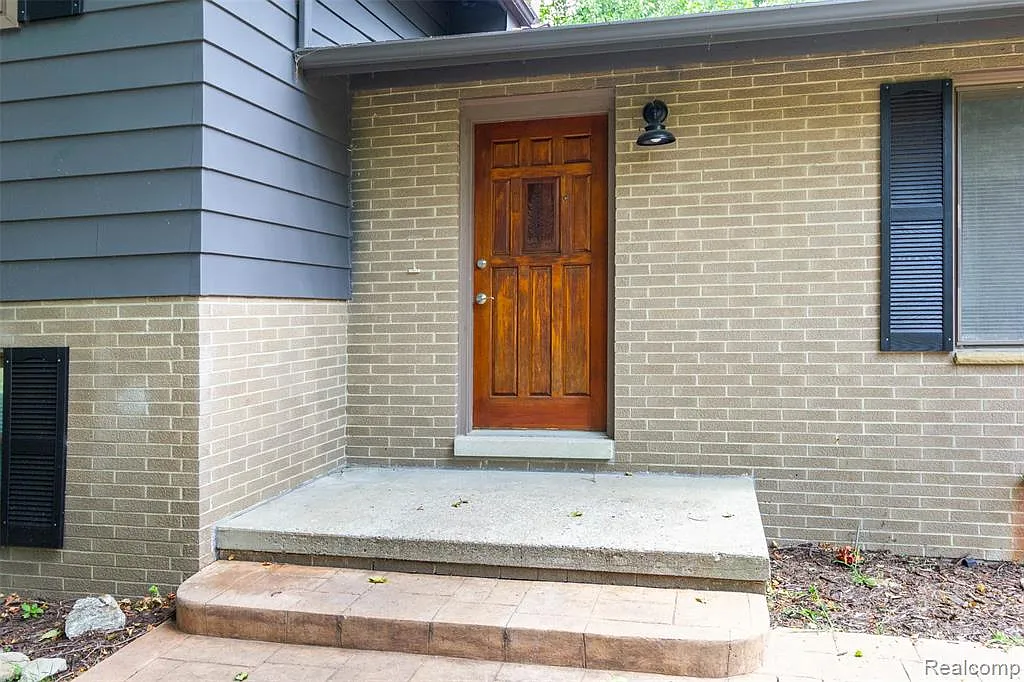 4 bed, 2.5 bath, 2034 sqft, $3,200 — Photo 4