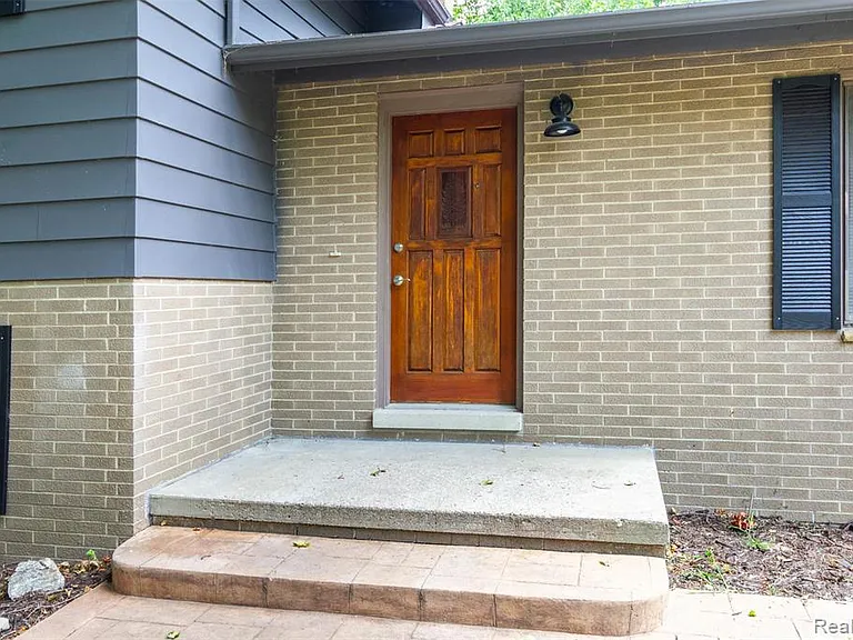 7580 Thornwood St — Photo 4