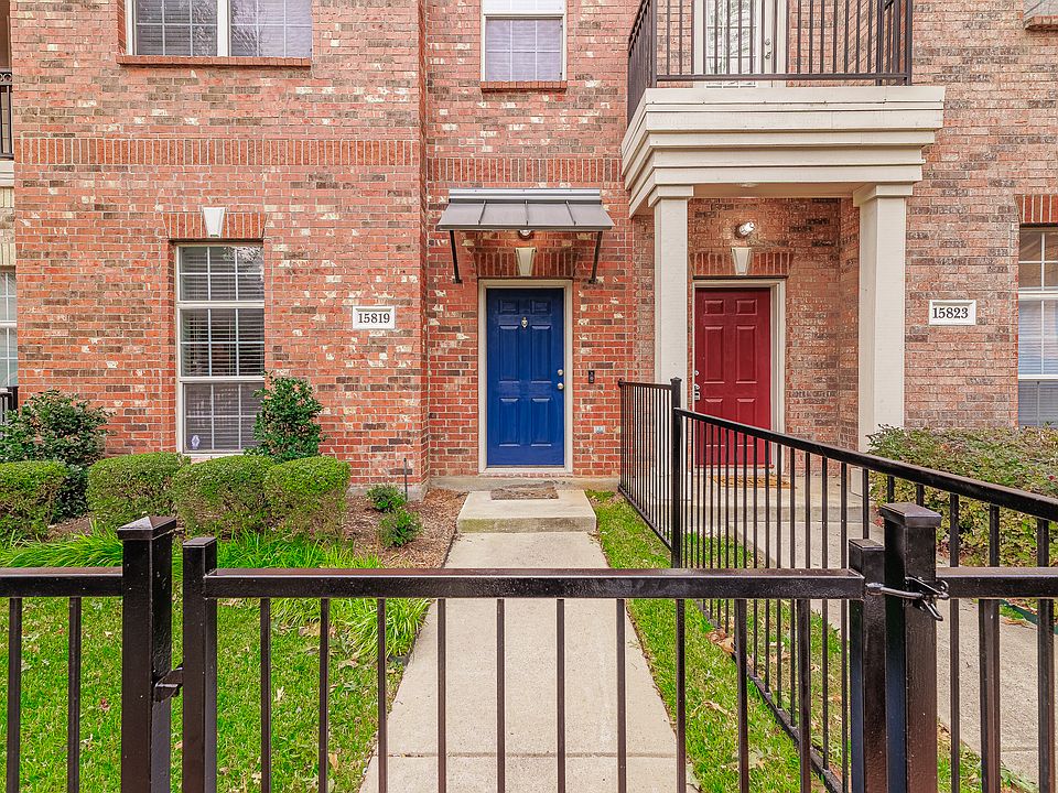 Fenced in front yard, maintenance included in lease