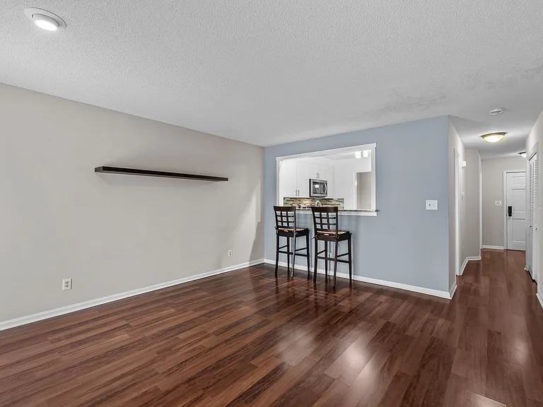5624 Darrow Dr — Photo 10