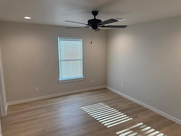 1702 Evans St — Photo 6