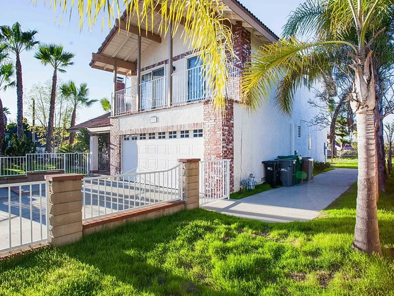 4 bed, 2324 sqft, $4,200 — Photo 3
