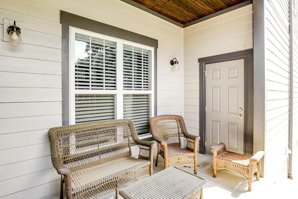 4 bed, 3.5 bath, 2736 sqft, $4,000 — Photo 3