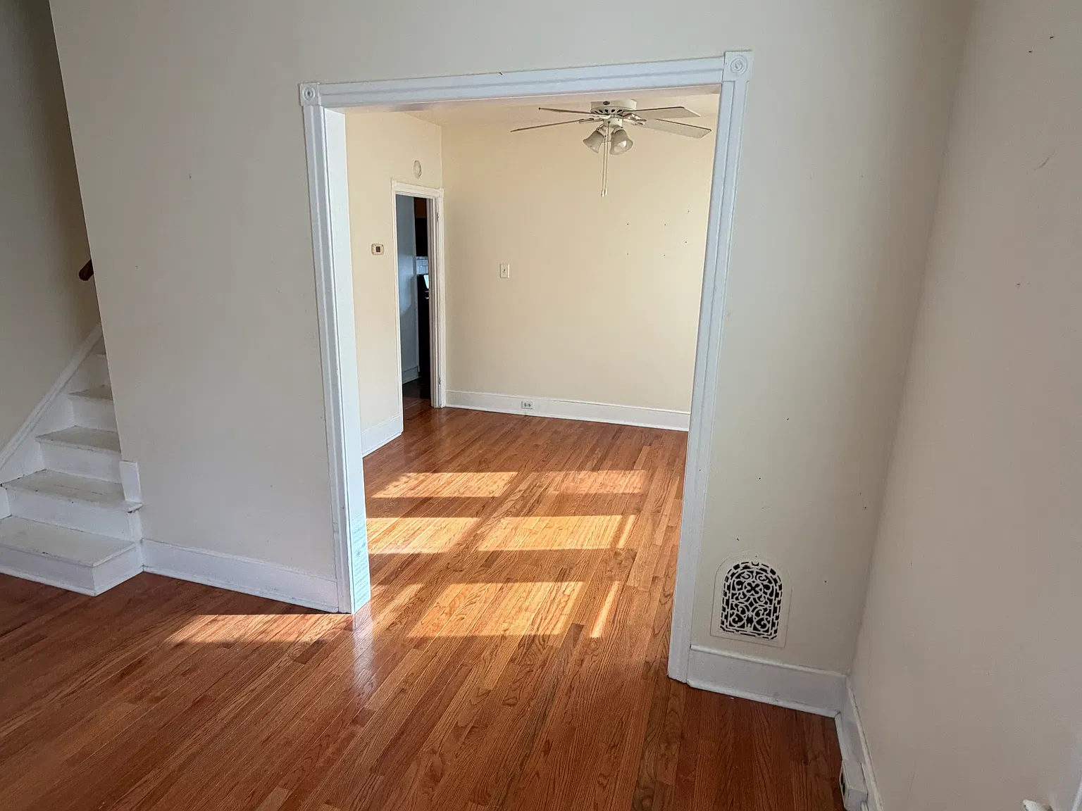 3 bed, 988 sqft, $2,100 — Photo 3