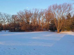 1830 Queens Dr, Oshkosh, WI 54904