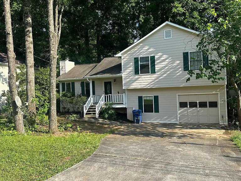 125 Westwood Dr — Photo 1