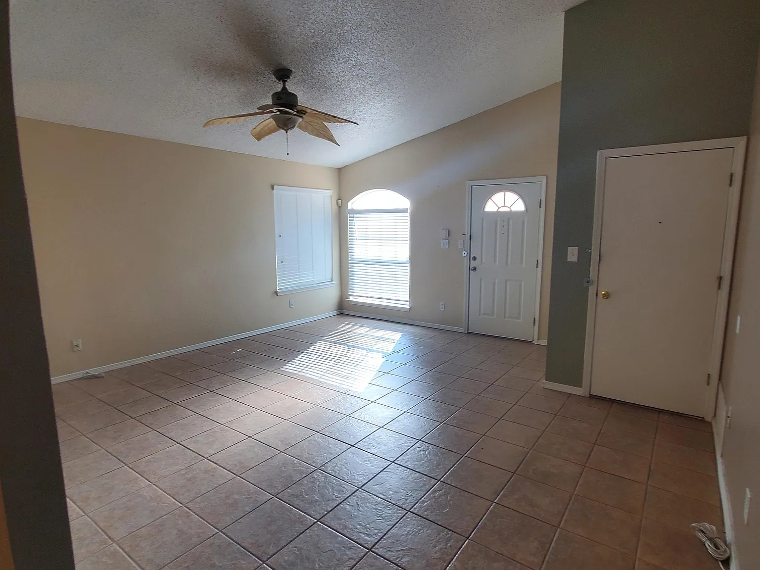 12537 Robert David - 2 — Photo 2