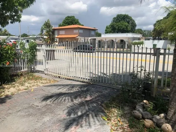 770 E 17th St, Hialeah, FL 33010
