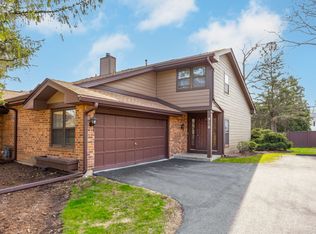 916 Indian Boundary Dr, Westmont, IL