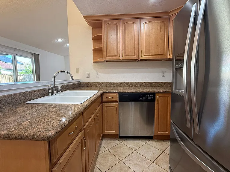 3257 Tenley Dr — Photo 6