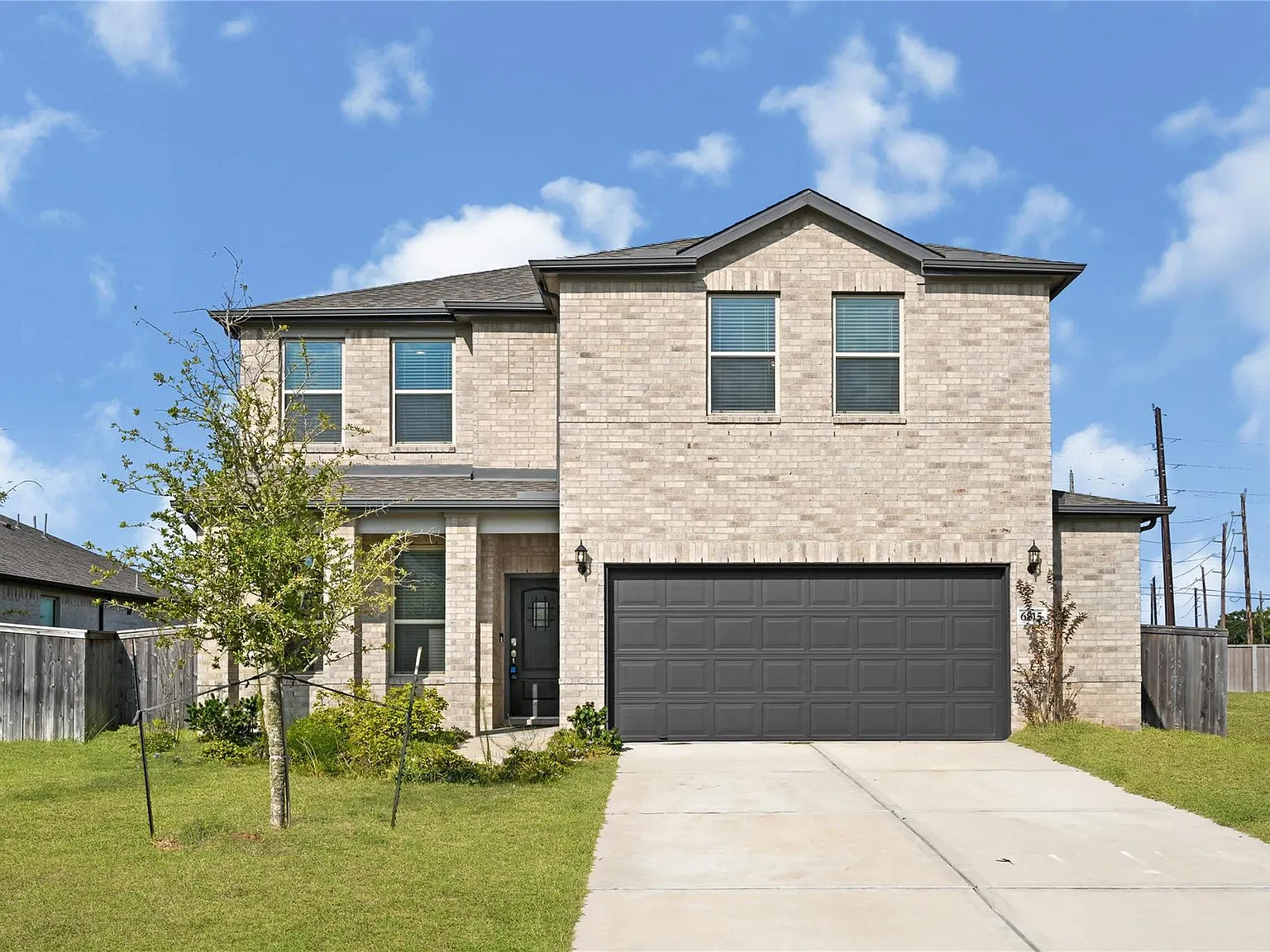 5 bed, 3.0 bath, 2571 sqft, $3,000 — Photo 2