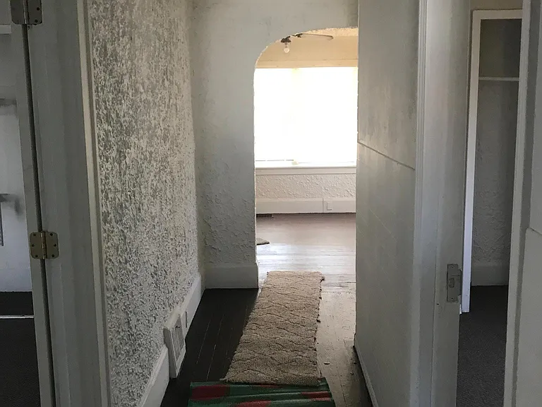 2077 E Schumacher St — Photo 2