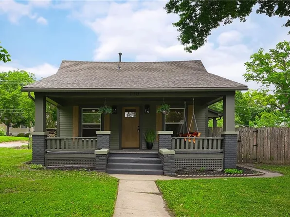 110 S Campbell St, Pleasant Hill, MO 64080