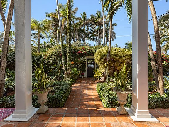 3rd image of 906 Johnson St