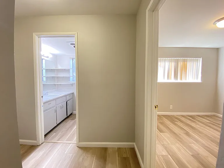 880 Conrad Ct — Photo 8
