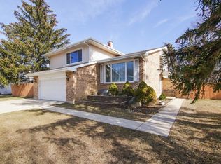 808 Tanglewood Dr, Wheeling, IL 60090