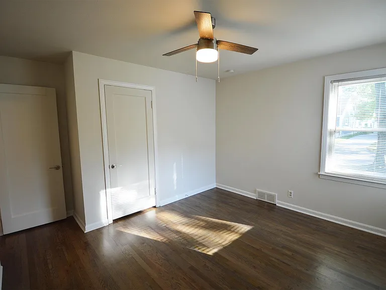 2335 Rowland Ave — Photo 12