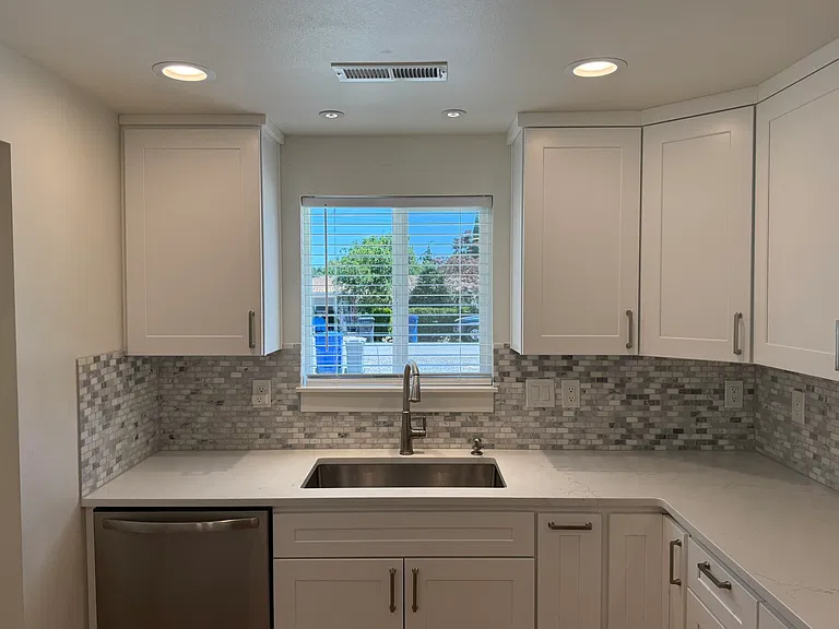 721 Iva Ln NE — Photo 10
