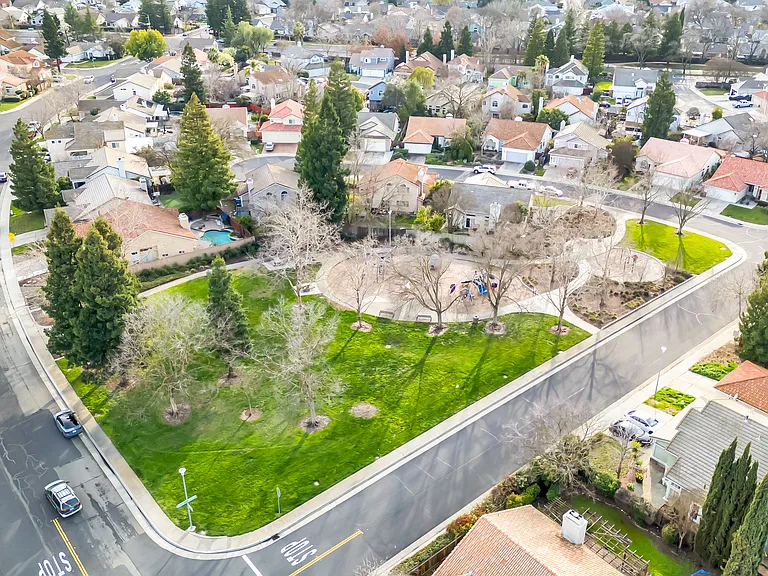 8795 Monterey Oaks Dr — Photo 52