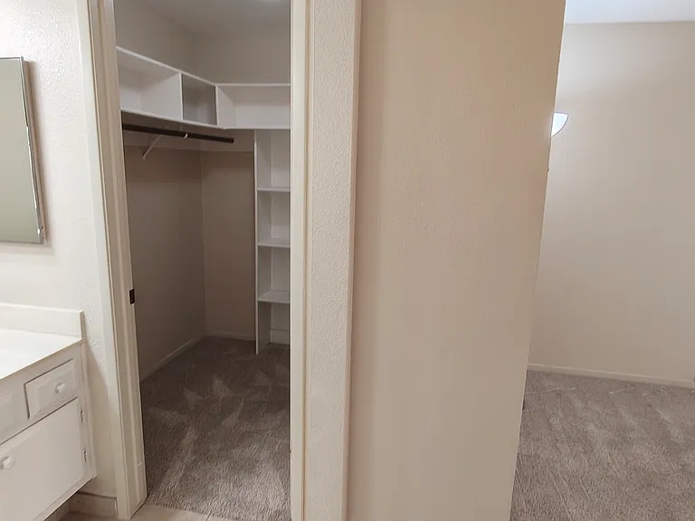 613 Edgebrook Ct — Photo 17