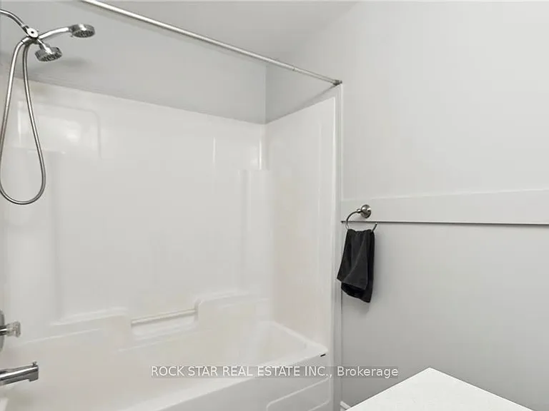 159 Henhoeffer Cres — Photo 8
