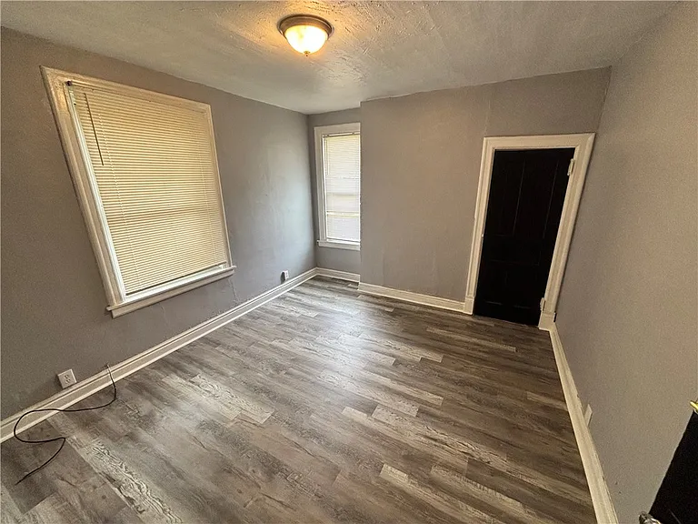 247 Rochelle St — Photo 14