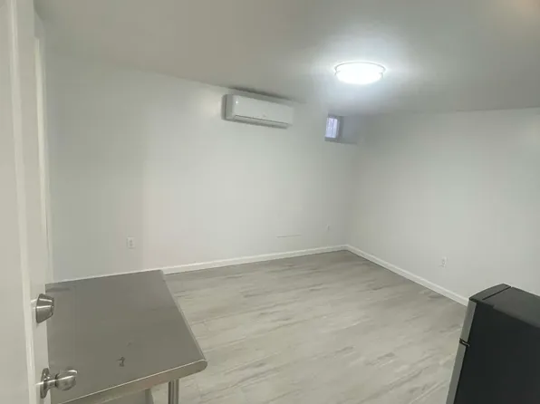 917 Willoughby Avenue image 1 of 4