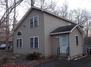 655 Country Place Dr, Tobyhanna, PA