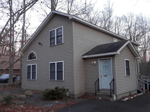 655 Country Place Dr, Tobyhanna, PA 18466