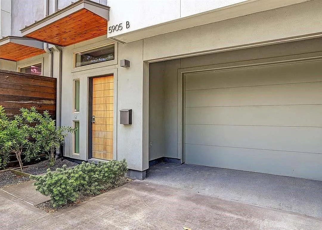 3 bed, 3.5 bath, 2416 sqft, $2,975 — Photo 1