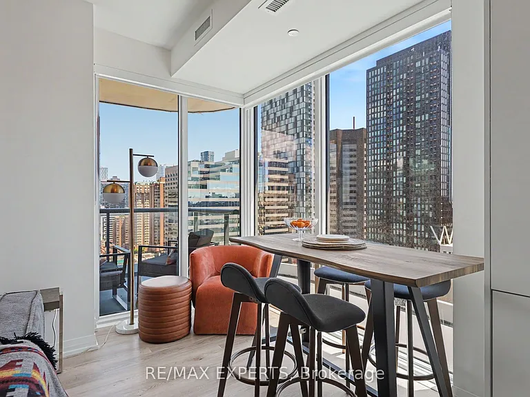280 Dundas St W #1805 — Photo 13