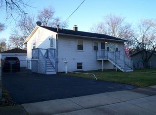 3 Grow Ln, Streamwood, IL 60107