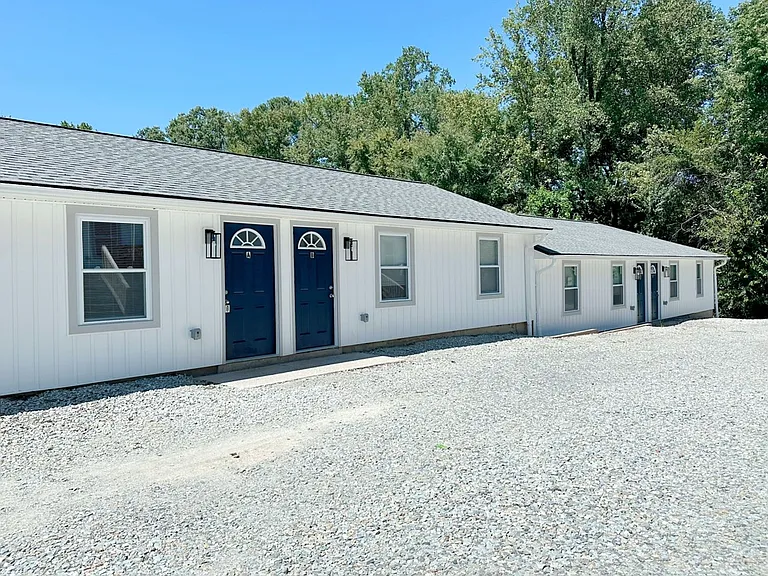 413 Price Ave — Photo 1
