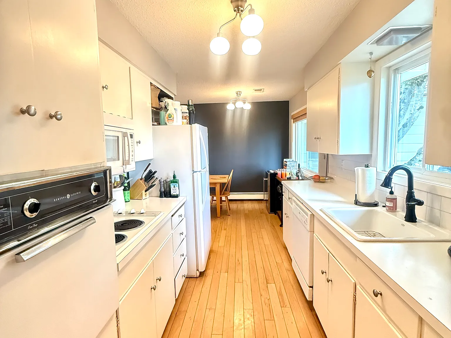 3 bed, 1809 sqft, $3,950 — Photo 3