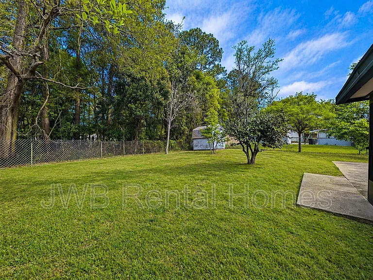 2050 Monteau Dr — Photo 10
