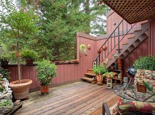 30 Wimbledon Ln, Fairfax, CA 94930