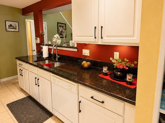 4th image of 8129 Wesley Farm Dr