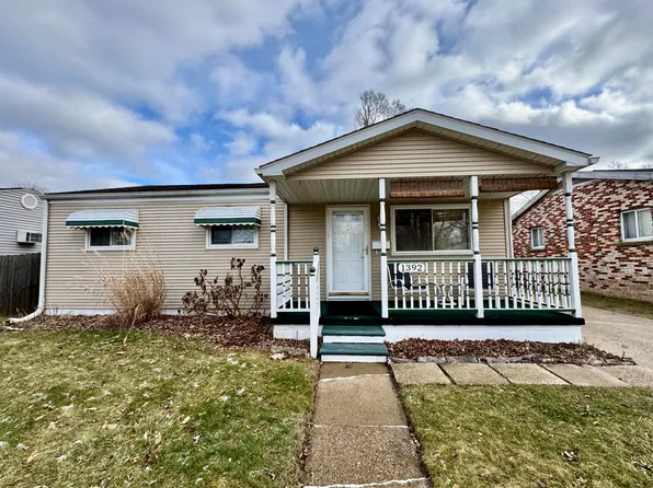 1392 Fall River Rd, Ypsilanti, MI 48198